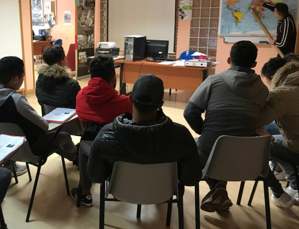 Jóvenes del curso formativo de Operaciones Básicas de Cocina en Cantabria realizan un taller de preparación para entrevistas de trabajo. Fundación Diagrama 2019. 
