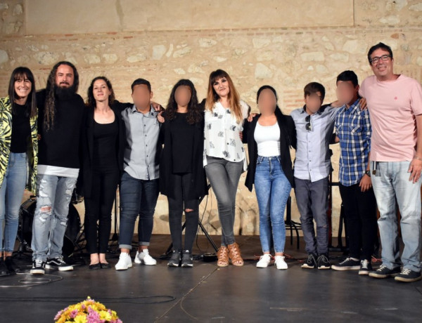 Jóvenes del centro ‘La Cañada’ de Fernán Caballero (Ciudad Real) realizan una actuación musical en la III Gala de Acción Social. Castilla-La Mancha 2019.