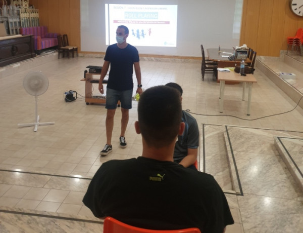 Jóvenes de la residencia ‘Mariano Ribera’ de Burjassot (Valencia) participan en un proyecto de apoyo educativo, interculturalidad e inserción laboral. Fundación Diagrama. Comunidad Valenciana 2022.