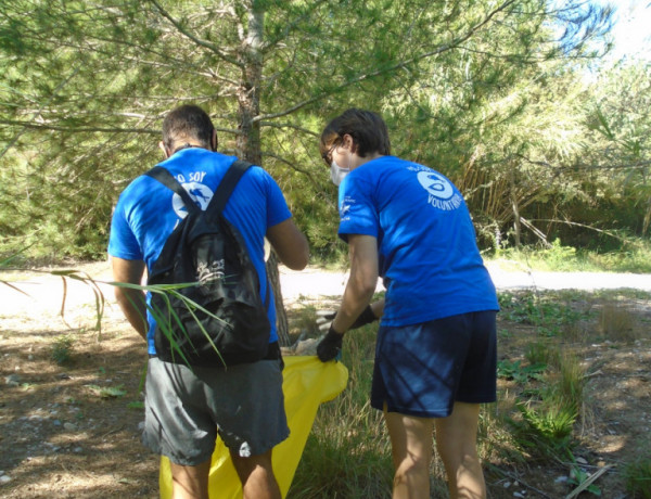 Jóvenes de la residencia ‘Pi i Margall’ de Burjassot (Valencia) realizan una acción de voluntariado medioambiental en el Parque Natural del Turia. Fundación Diagrama. Comunidad Valenciana 2020.