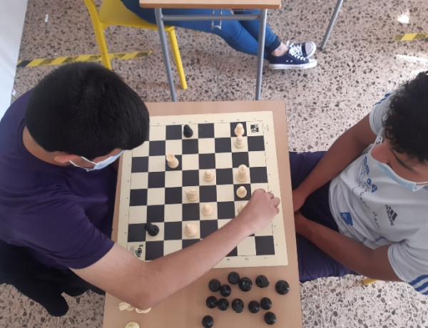 Jóvenes de la residencia ‘Pi i Margall’ de Burjassot (Valencia) descubren el mundo del ajedrez a través de un taller socioeducativo. Fundación Diagrama. Comunidad Valenciana 2022.