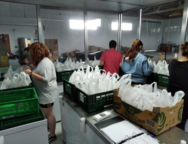 Jóvenes de la residencia ‘Torrent III’ de Torrent (Valencia) colaboran en un voluntariado con la Fundación Ayuda a una Familia