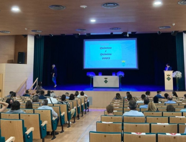 Jóvenes del Servicio de Primera Acogida y Atención Integral 'Encanyissada I' de Sant Jaume d'Enveja (Tarragona) disfrutan de la Gala de Quintos