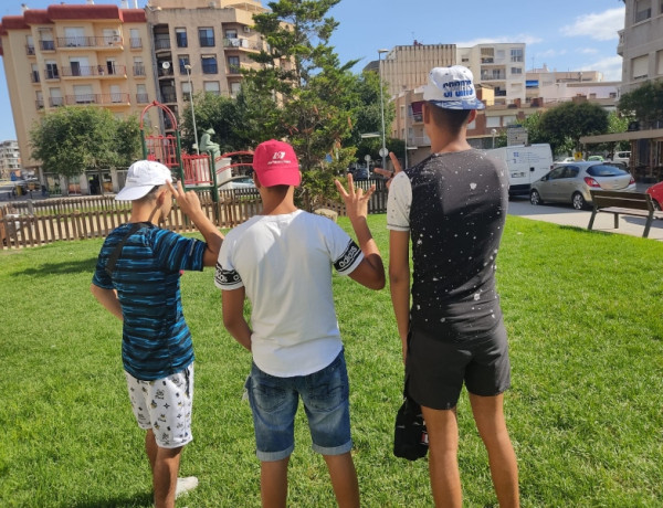 Jóvenes del Servicio de Primera Acogida ‘Montsià' de Amposta (Tarragona) componen, graban y protagonizan el videoclip de una canción propia 