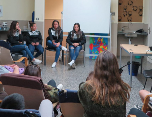 Jóvenes del centro educativo ‘Virgen de Valvanera’ reciben la visita de las jugadoras del Club Deportivo Escuelas de Fútbol de Logroño. Fundación Diagrama. La Rioja 2019.