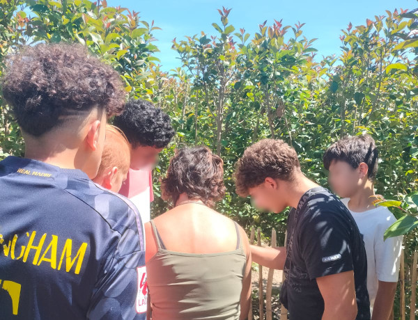 Niños, niñas y adolescentes de la residencia de acogida ‘Plana Baixa’ comparten una jornada de aprendizaje experiencial en el Laberinto de Peñíscola