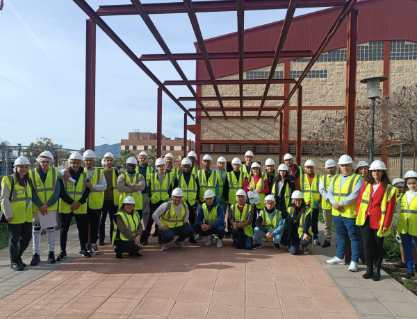 Un grupo de personas jóvenes atendidas en el Programa Labora de Málaga participa en la Jornada de Puertas Abiertas ‘Eres futuro. Eres construcción’