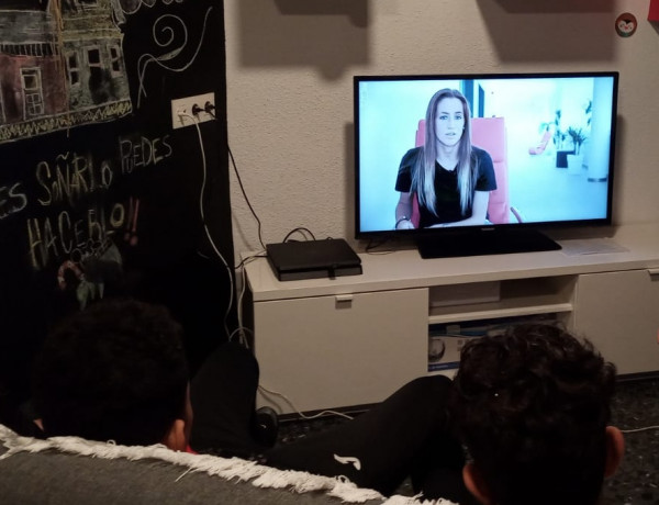 Laura Requena, jugadora del Granada C.F., comparte una charla telemática con jóvenes atendidos en varios centros gestionados por Fundación Diagrama