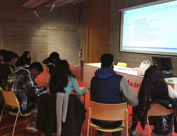 Jóvenes atendidos en el Programa Punto de Partida de Carabanchel participan en una acción formativa de atención al cliente