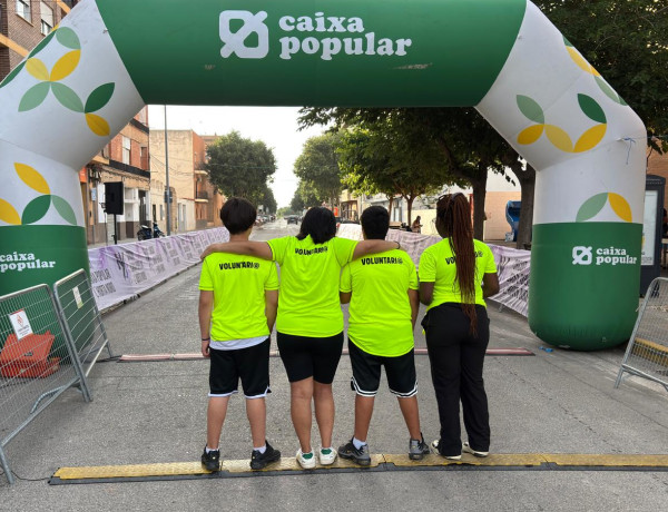 Chicas y chicos jóvenes atendidos por Fundación Diagrama colaboran como voluntarios en la carrera solidaria de Massalfassar