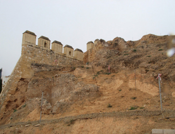 Un menor del hogar ‘Alácera’ de Caudete (Albacete) obtiene un diploma por su voluntariado en las excavaciones del castillo del municipio