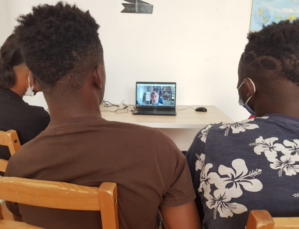 Los menores atendidos por Fundación Diagrama en Canarias asisten a una charla online del psicólogo clínico y escritor Fidel Delgado