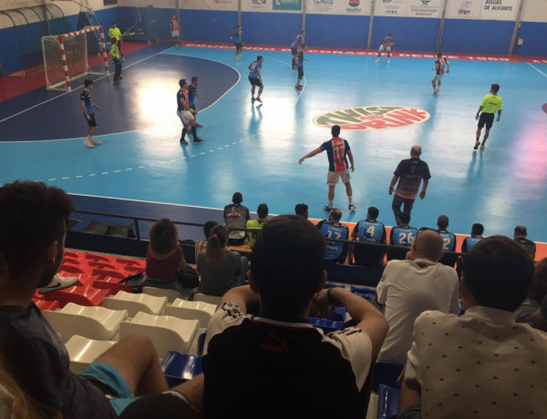 Los menores atendidos en el centro de acogida ‘Lucentum’ de Alicante asisten a un partido de la primera división nacional de balonmano. Fundación Diagrama. Comunidad Valenciana 2019. 