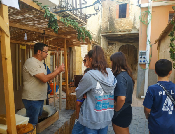 Los menores atendidos en el centro de acogida ‘Sant Sebastià’ de Vinaròs (Castellón) visitan la feria romana de la localidad de Traiguera. Fundación Diagrama. Comunidad Valenciana 2019.