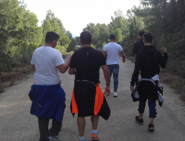 Los menores atendidos en el centro ‘Anassim’ de Llanera de Ranes (Valencia) participan en una marcha contra el cáncer. Fundación Diagrama. Comunidad Valenciana 2019. 