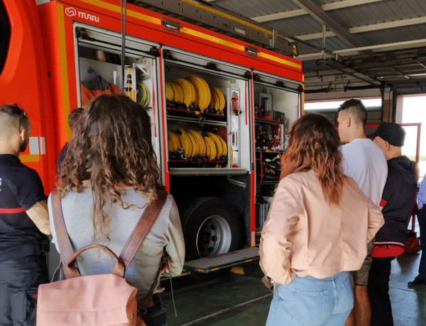 Los menores atendidos en el centro de acogida ‘Torrent III’ visitan el Parque de Bomberos de la localidad. Fundación Diagrama. Comunidad Valenciana 2019. 