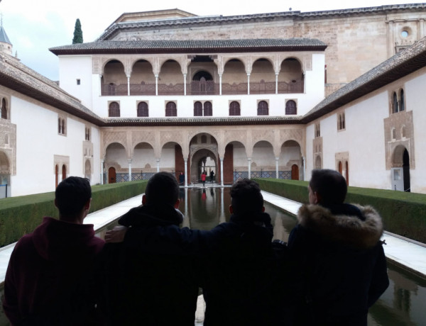 Los menores atendidos en el centro educativo ‘La Cañada’ de Fernán Caballero (Ciudad Real) descubren el patrimonio histórico y cultural de la ciudad de Granada. Fundación Diagrama. Andalucía 2019. 