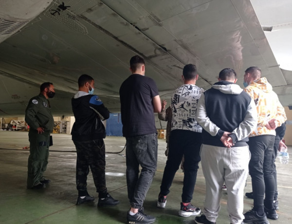 Los menores atendidos en el centro ‘El Limonar’ de Alcalá de Guadaíra (Sevilla) visitan las instalaciones de la Base Aérea de Morón de la Frontera. Fundación Diagrama. Andalucía 2022