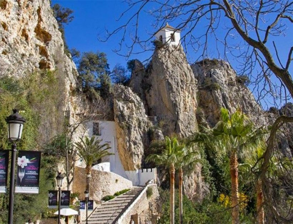 Los menores atendidos en el centro ‘La Magrana’ de Alicante descubren la historia y cultura de la localidad de Guadalest. Fundación Diagrama. Comunidad Valenciana 2019. 