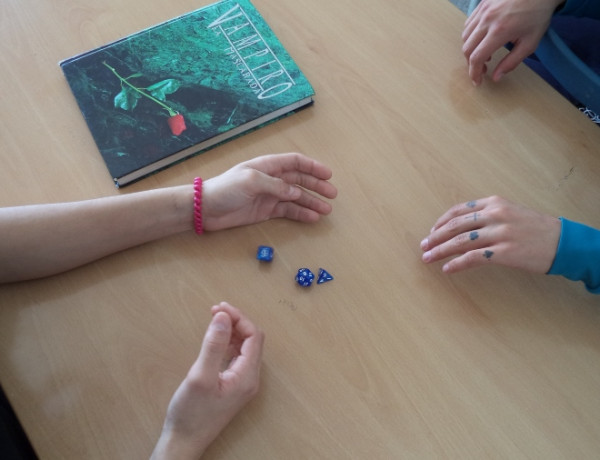 Los menores atendidos en el centro ‘Las Moreras’ de Murcia descubren el mundo de los juegos de rol