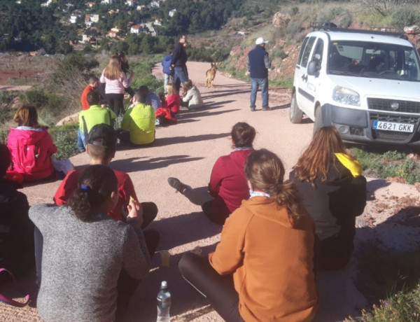 Los menores atendidos en el centro ‘Mas de la Pinaeta’ de Gátova (Valencia) participan como voluntarios en una actividad medioambiental. Fundación Diagrama. Comunidad Valenciana 2020.