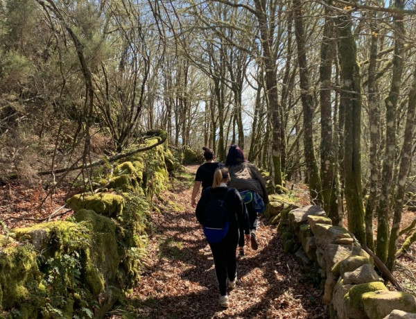Los menores atendidos en el centro ‘Montealegre’ de Ourense realizan una excursión por el entorno natural de la localidad