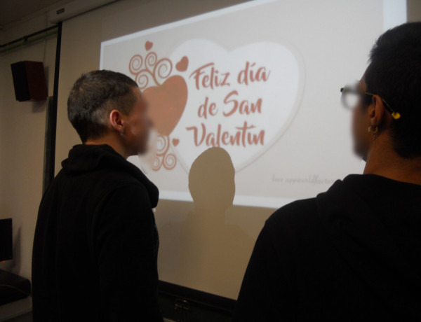 Los menores atendidos en el centro ‘Monteledo’ de Ourense llevan a cabo una actividad dedicada a la poesía con motivo de San Valentín. Fundación Diagrama. Galicia 2020. 