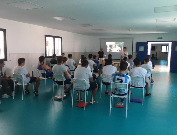 Los menores atendidos en el centro ‘Odiel’ de Huelva asisten a una charla de sensibilización sobre el Coronavirus. Fundación Diagrama. Andalucía 2020.