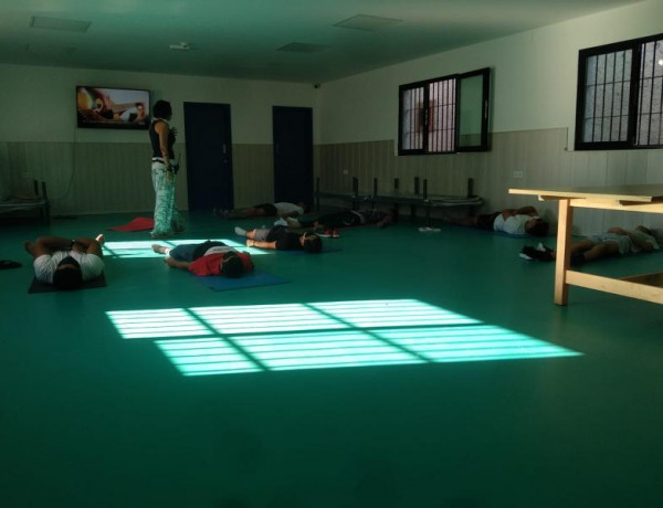Los menores atendidos en el centro ‘Odiel’ de Huelva descubren los beneficios de la práctica de yoga