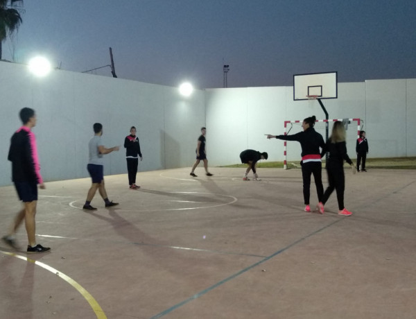 Los menores atendidos en el centro ‘Odiel’ de Huelva reciben la visita de las jugadoras del equipo de fútbol femenino Sporting Puerto de Huelva. Fundación Diagrama. Andalucía 2019. 