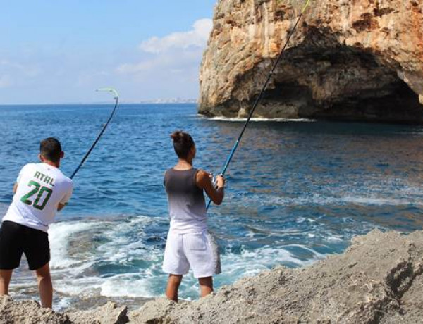 Los menores atendidos en el centro ‘Portocristo’ de Baleares realizan un taller de pesca sostenible. Fundación Diagrama. Islas Baleares 2020.