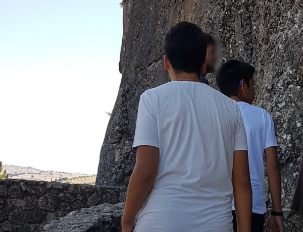 Los menores atendidos en el centro ‘San Miguel’ de Granada visitan la Cueva de las Ventanas del municipio de Píñar. Fundación Diagrama. Andalucía 2019. 