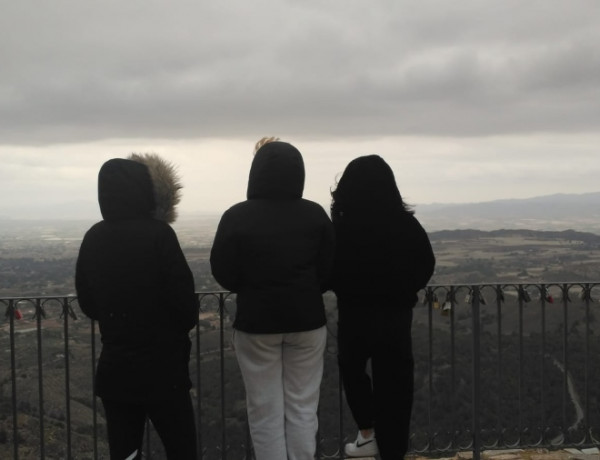 Los menores atendidos en los centros ‘Arrui’ y ‘Alea’ de Molina de Segura (Murcia) llevan a cabo una excursión a Sierra Espuña