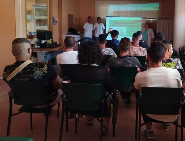 Los jóvenes atendidos en el hogar ‘Ankaso-Molina’ asisten a una charla sobre hábitos saludables. Fundación Diagrama. Murcia 2019. 