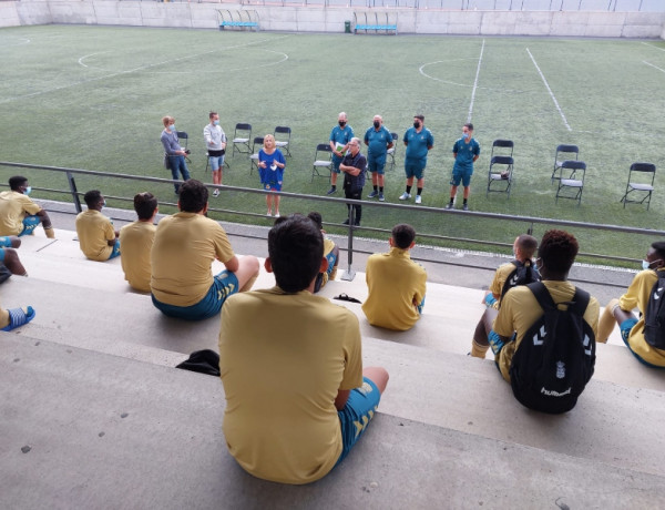 Menores atendidos en los hogares ‘Piletillas’, ‘Piedra Molino’ y ‘Los Hoyos’ inician un programa de entrenamientos con la UD Las Palmas
