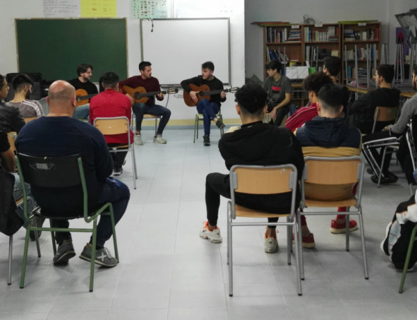 Los menores de la residencia socioeducativa ‘La Villa’ disfrutan de un espectáculo musical de la orquesta de guitarra Iberian Folk Ensemble. Fundación Diagrama. Comunidad Valenciana 2019. 