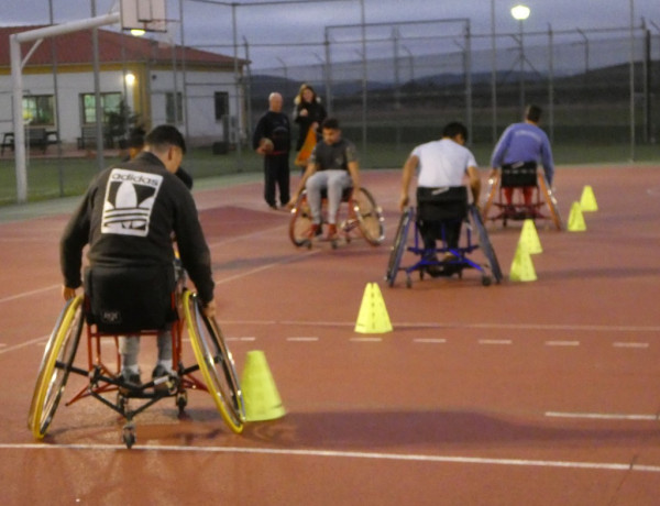 Los jóvenes del centro ‘La Cañada’ de Fernán Caballero (Ciudad Real) participan en una jornada de sensibilización con el Club de Baloncesto en Silla de Ruedas de Puertollano. Fundación Diagrama 2017. Castilla-La Mancha. 