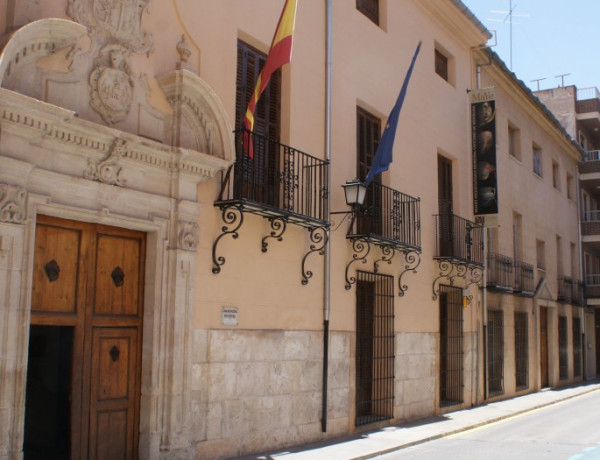Los jóvenes atendidos en el hogar ‘Ankaso Alguazas’ visitan el Museo Arqueológico y varios medios de comunicación locales de Yecla. Fundación Diagrama. Murcia 2019.