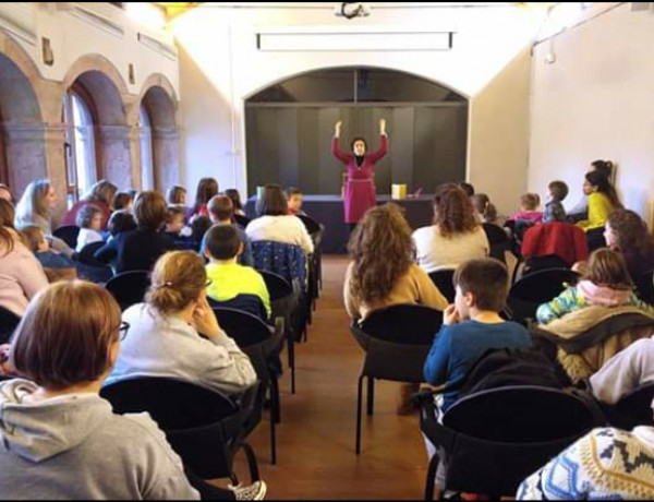 Los menores del Centro de Atención a la Infancia, Adolescencia y Familia del concejo de Grado (Asturias) asisten a una actividad literaria de cuentacuentos. Fundación Diagrama. Asturias 2020. 