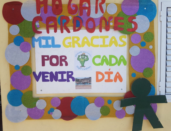 Los menores del centro ‘Cardones’ elaboran un mural de agradecimiento para las empresas que siguen proveyendo de materiales y alimentos al recurso. Fundación Diagrama. Las Palmas de Gran Canaria 2020.