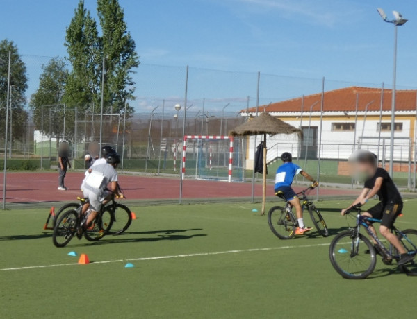 Menores del centro educativo ‘La Cañada’ de Fernán Caballero (Ciudad Real) participan en un campeonato de ciclismo organizado en el recurso. Fundación Diagrama. Castilla-La Mancha 2022