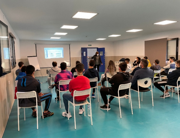 Los menores en el centro ‘Odiel’ de Huelva inician un curso de prevención de adicciones impartido por la asociación onubense ARO