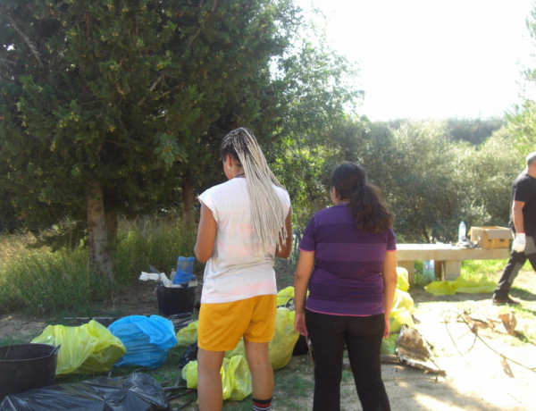 Menores atendidos en los centros ‘Anassim’ de Llanera de Ranes (Valencia) y ‘La Magrana’ (Alicante) colaboran en la limpieza de casas y ríos de distintos municipios tras el paso de la gota fría. Fundación Diagrama. Comunidad Valenciana 2019. 