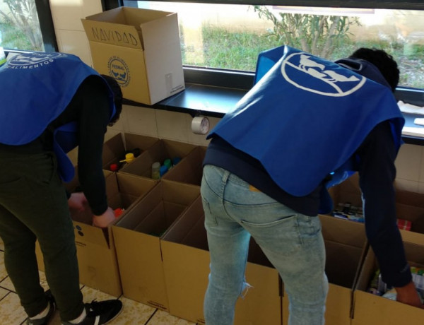 Menores de los centros ‘San Miguel’ de Granada y ‘Odiel’ de Huelva participan como voluntarios en una recogida de alimentos. Fundación Diagrama. 2018.