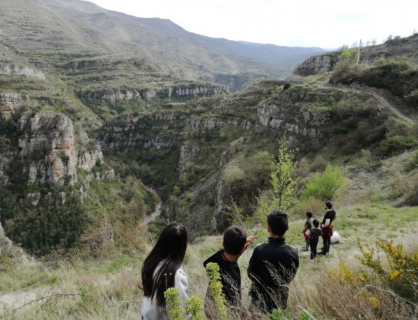 Menores de los pisos de protección ‘Leza’, ‘Jubera’, ‘Cidacos’ y ‘Alhama’ de Logroño visitan el Mirador del Torrejón. Fundación Diagrama. La Rioja 2019. 