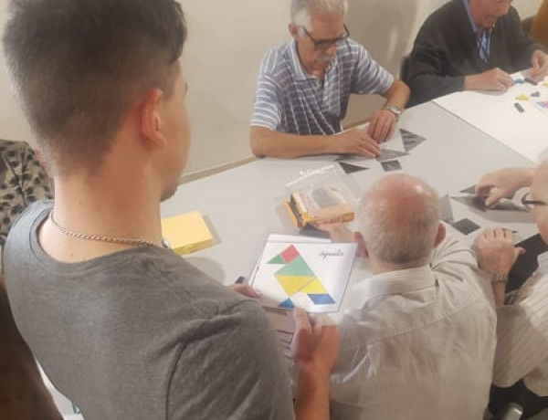 Los menores atendidos en el Servicio Integral de Medio Abierto de Jaén participan en una jornada de convivencia con usuarios de la Asociación Provincial de Parkinson de Linares – Jaén. Fundación Diagrama. Andalucía 2019. 