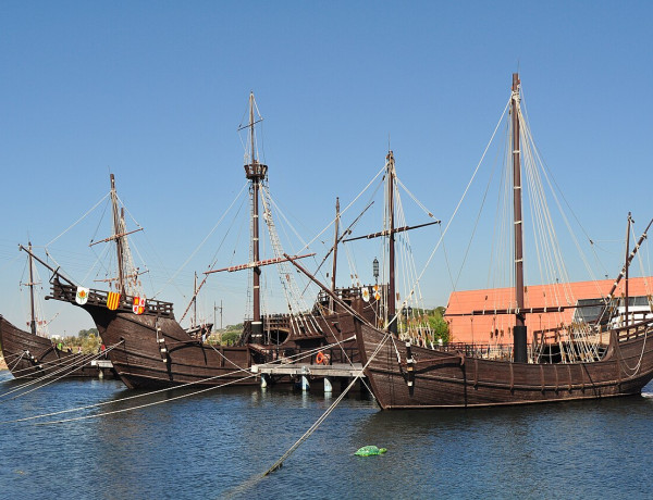 Foto de archivo del Muelle de las Carabelas - Creative Commons