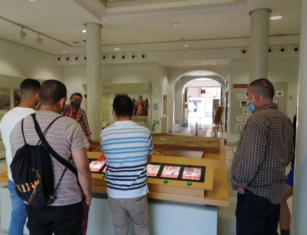 El Museo de la Ciudad de Murcia abre sus puertas a las personas atendidas en el centro de día ‘Heliotropos’ de Murcia