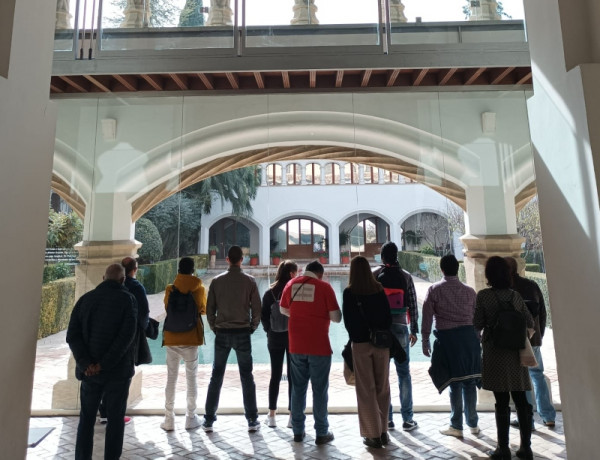 El Museo de Las Claras recibe la visita de las personas atendidas en el centro de día ‘Heliotropos’ de Puebla de Soto (Murcia)