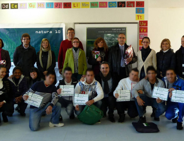 Entrega de diplomas a los jóvenes voluntarios del Proyecto Natura-10, de Fundación Diagrama y Obra Social CAM